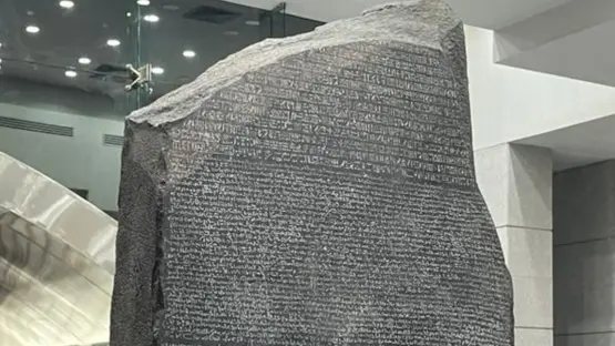 «نفرتيتي وحجر رشيد في الطريق للعودة».. خطة مصرية لاسترداد الآثار المهربة