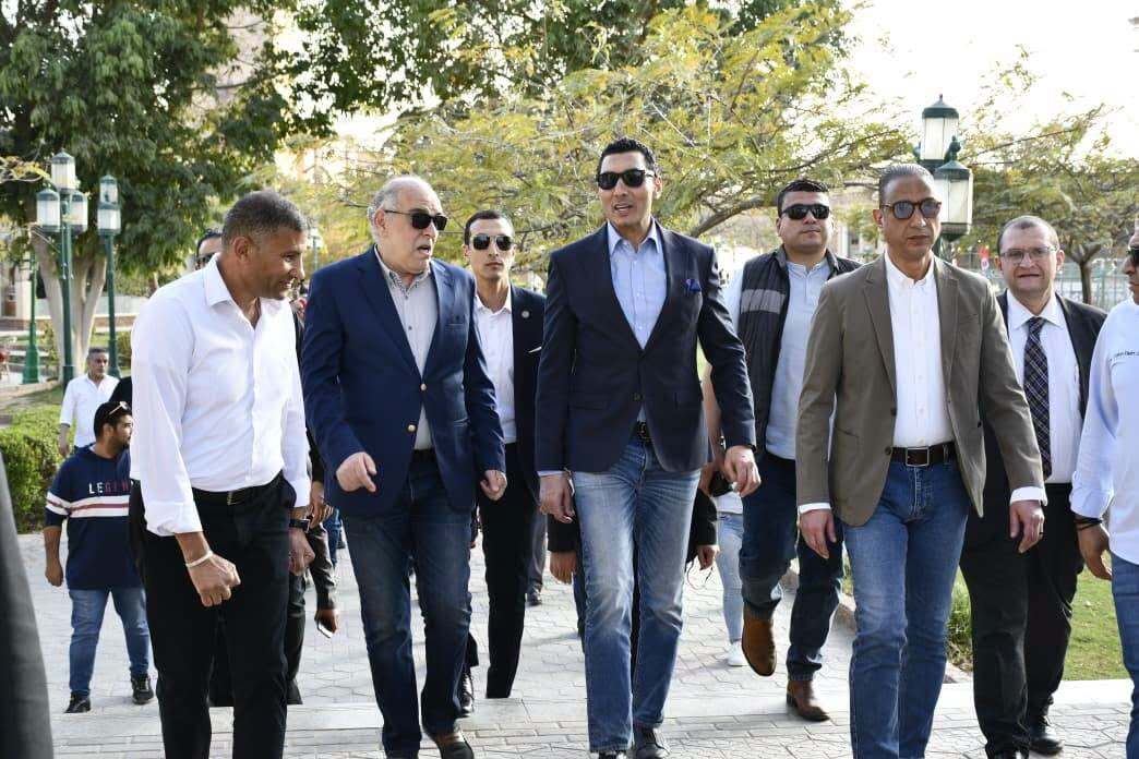 وزير الرياضة ومحافظ الجيزة يشيدان بتطوير نادي الصيد في أكتوبر