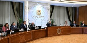 الحكومة توافق على استمرار نظام العمل عن بُعد يوم الأحد خلال شهر مايو