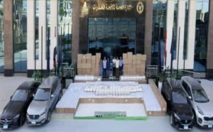 القبض على تشكيل عصابي بتهمة جلب ومحاولة تهريب 10 ملايين قرص مخدر لإحدى الدول