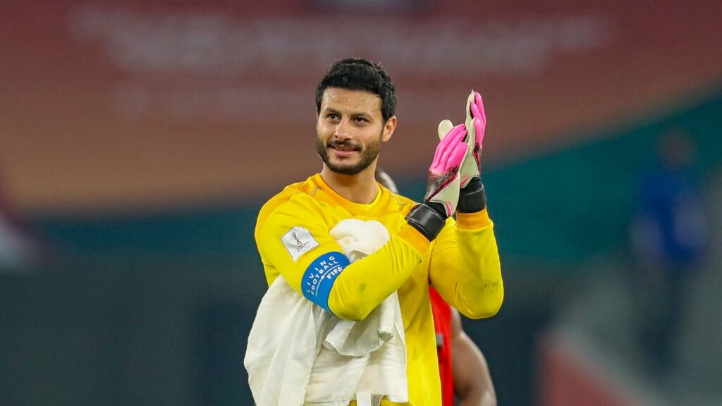 ما السبب.. طرد محمد الشناوي بعد مباراة الأهلي وسيراميكا كليوباترا