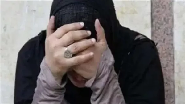 أمر إحالة سيدة بتهمة الاتجار بالبشر وتزوير نسب صغيرين للاستيلاء على ميراث بالمنصورة