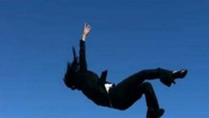 الأمن يتحفظ على الزوج.. تفاصيل مصرع سيدة بالمنوفية إثر سقوطها من الدور السادس