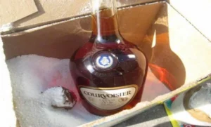 العثور على زجاجات خمور داخل دولاب التمريض بمستشفى النصر للتأمين