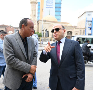 محافظ الغربية في جولة صباحية لمتابعة أعمال النظافة ورفع الإشغالات بحي ثان طنطا