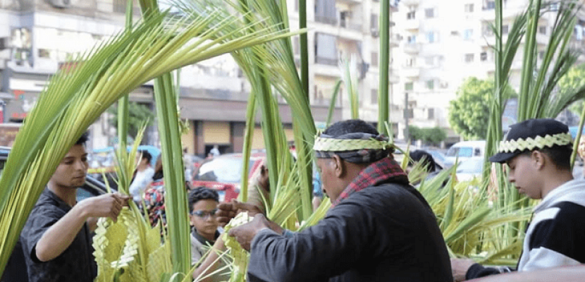 احتفال “أحد السعف” توافد أعداد كبيرة من المصلين الذين يحملون أغصان الزيتون وسعف النخيل والورود