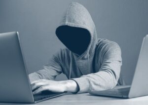 الحبس و الغرامة لكل من ينشئ بريد إلكتروني وهمي أو حساب مزور على الإنترنت .. تعرف علي التفاصيل ؟