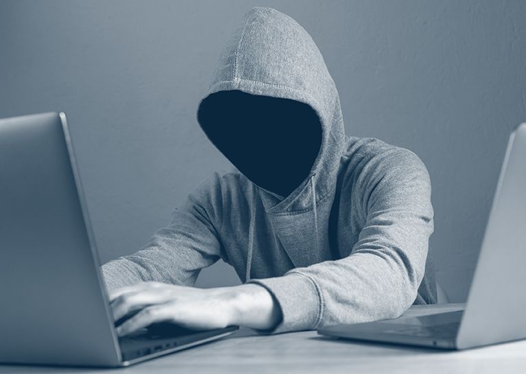 الحبس و الغرامة لكل من ينشئ بريد إلكتروني وهمي أو حساب مزور على الإنترنت .. تعرف علي التفاصيل ؟