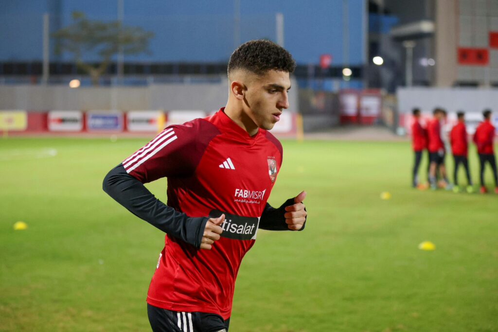أحمد نبيل كوكا يطلب تأجيل النظر فى العروض التى وصلته مؤخراً من أندية أوروبية حتي يحدد الأهلي موقفه