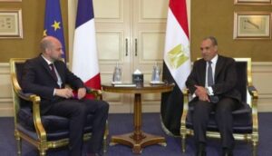 وزير الخارجية المصري يستقبل نظيره الفرنسي للتحدث عن سبل تعزيز العلاقات الاستراتيجية بين البلدين