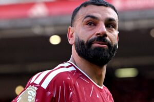 محمد صلاح باكيًا : كنت كطفل صغير لم أحلم بما حققته لكنني وصلت إليه