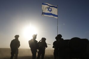 إسرائيل ترفع حالة التأهب العسكري إلى أعلى مستوياتها تحسبًا لهجمات من إيران
