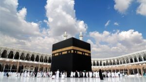 ماهى الحكمة من الطواف حول الكعبة عكس اتجاه عقارب الساعة
