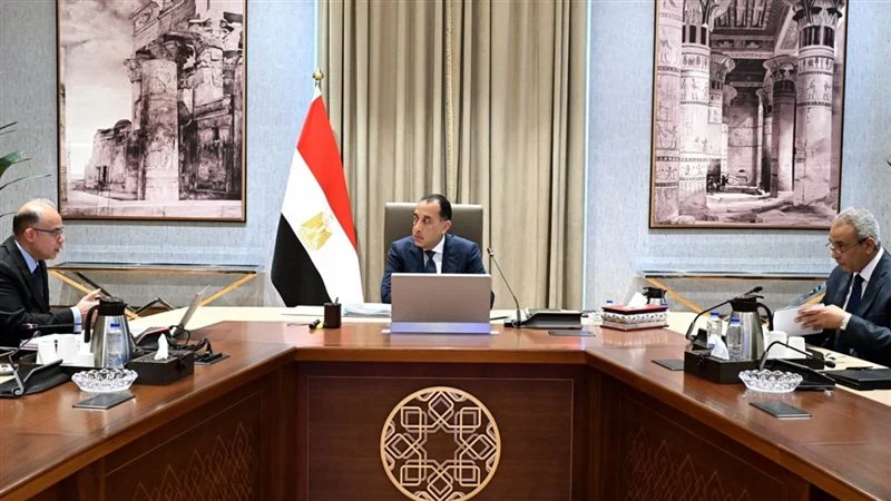 رئيس الوزراء يستعرض اليوم مع  وزير الاستثمار عددًا من ملفات العمل