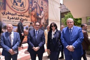 رئيس جامعة القاهرة يفتتح وحدة التشخيص الجزيئي للأمراض بكلية الطب البيطري
