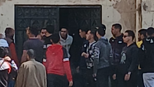 الأمن يتدخل.. وفاة شاب تشعل خناقة بين أفراد أسرته إثر خلاف على دفنه بالغربية