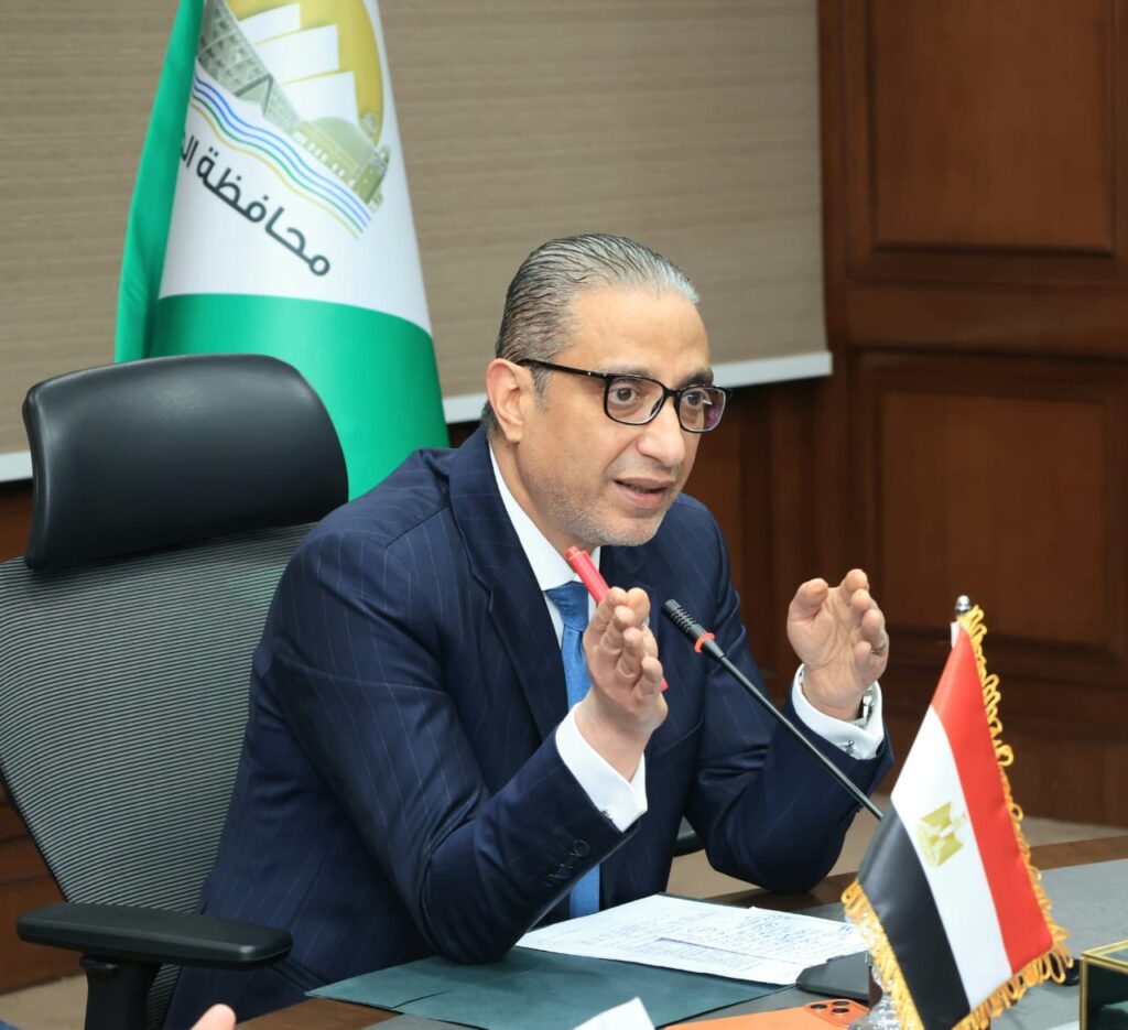 محافظ الجيزة خلال لقائه برؤساء الأحياء والمراكز والمدن: المرحلة الحالية تتطلب بذل أقصى درجات الجهد والعمل الميداني المستمر