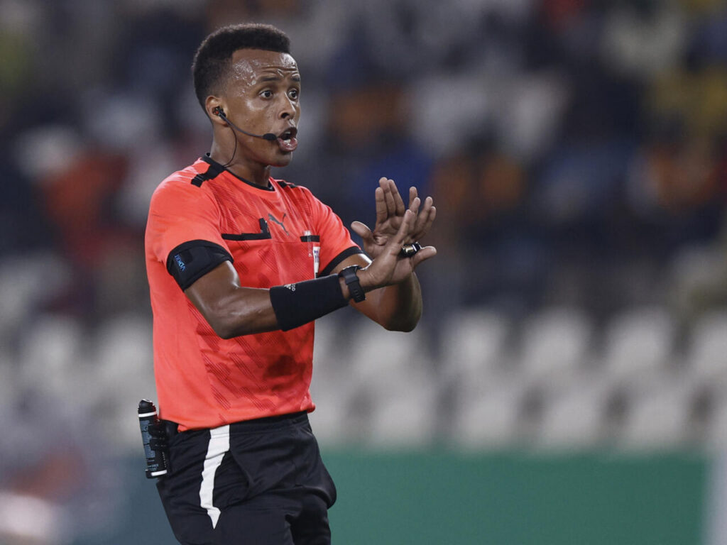 «أمريكا مش عارفة تعمل ملاعب جيدة».. أحمد موسى يكشف أزمات في المونديال