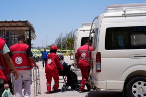 أزمة إنسانية مستمرة.. عراقيل إسرائيلية تُخفض أعداد العابرين من معبر رفح