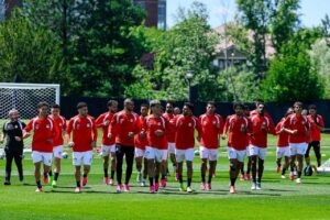وصول بعثة منتخب مصر إلى مطار سياتل استعدادا لمباراة البداية أمام بلجيكا المقرر لها الاثنين