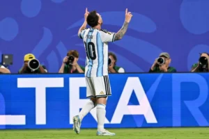 الارجنتين يفوز علي الجزائر بهاتريك الاسطورة ليونيل ميسي