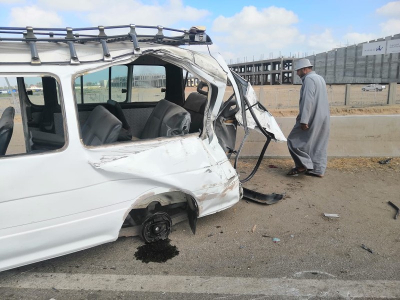 وفاة شخص وإصابة 12 آخرين آثر حادث إنقلاب مكروباص على طريق الأربعين بمركز نجع حمادي شمال محافظة قنا