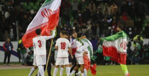 العثور على جثة متحللة داخل سيارة بالقرب من الملعب الذي يتدرب فيه منتخب إيران