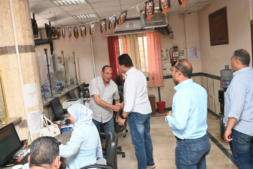 رئيس جهاز العاشر يتابع سرعة تنفيذ إنهاء إجراءات تراخيص البناء بالمركز التكنولوجي