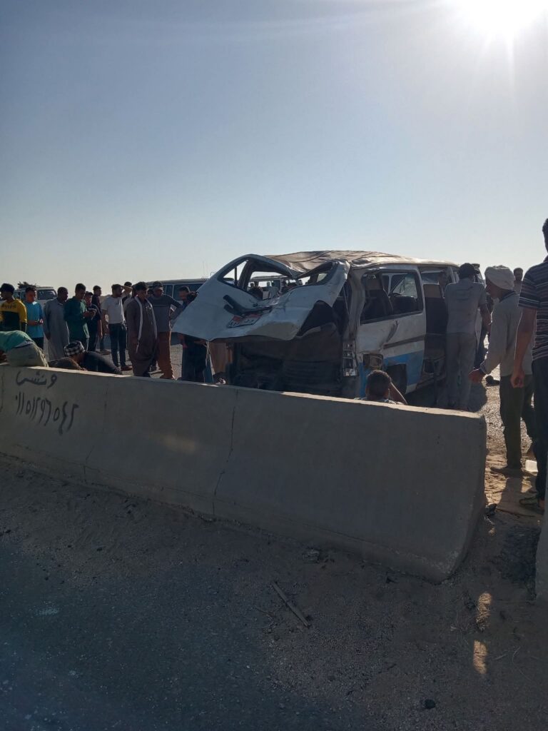 إصابة 10 اشخاص نتيجة انقلاب ميكروباص بطريق العاصمة الإدارية الجديدة