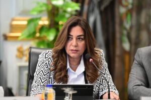 حملات ميدانية بالقاهرة تسفر عن رفع مخلفات وغلق 32 محلًا غير مرخص وإزالة مخالفة بناء