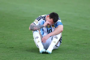 الحزن يسيطر علي ليونيل ميسي ولاعبي منتخب الأرجنتين بعد الخسارة أمام منتخب أسبانيا في نهائي كأس العالم 2026
