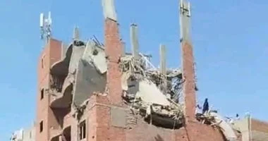 أثناء تشوين كميات من مواد البناء .. انهيار ثلاثة طوابق ببرج سكني تحت الإنشاء في طلخا بمحافظة الدقهلية
