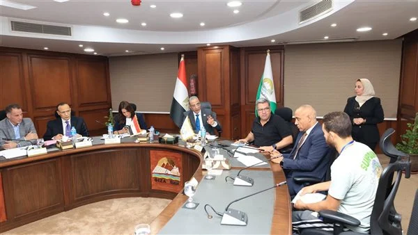 محافظ الجيزة يصدر حزمة قرارات تشمل العقارات المخالفة والمحال والورش غير المرخصة