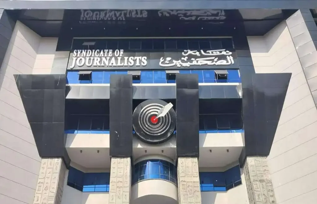 نقيب الصحفيين يخاطب الوزراء والمحافظين وبلاغات للنائب العام ضد مؤسسات تستغل المتدربين