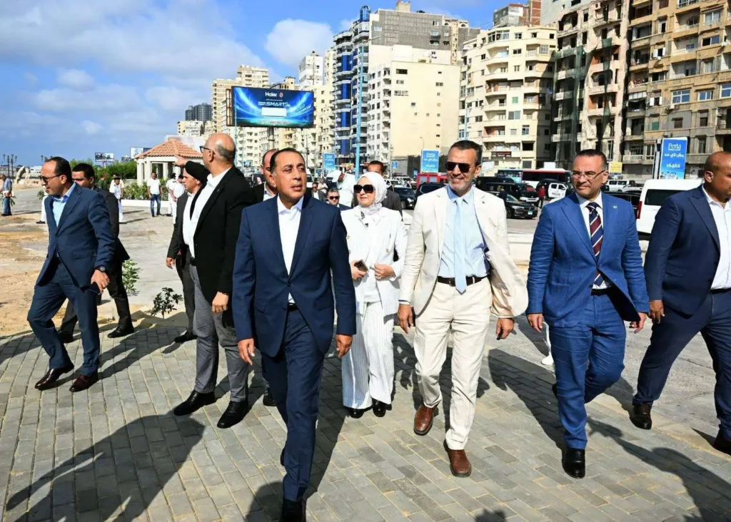 مدبولي يتفقد تطوير كورنيش الإسكندرية: نسعى للارتقاء بجودة الحياة