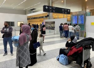 أخفتهم داخل ملابسها في مكان حساس ! إحالة سيدة لمحكمة الجنايات بتهمة تهريب مواد مخدرة فى المطار