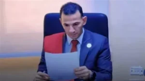 إحالة المتهم بانتحال صفة قاضٍ واستغلال قاعة محكمة للنصب على المواطنين للمحاكمة