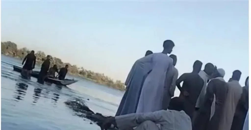 العثور علي جثمان شخص غارق في مياه البحر الصغير أسفل كوبري المركز في مدينة منية النصر بمحافظة الدقهلية