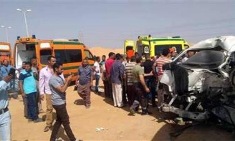 إصابة 11 شخصا في انقلاب ميكروباص بطريق العين السخنة