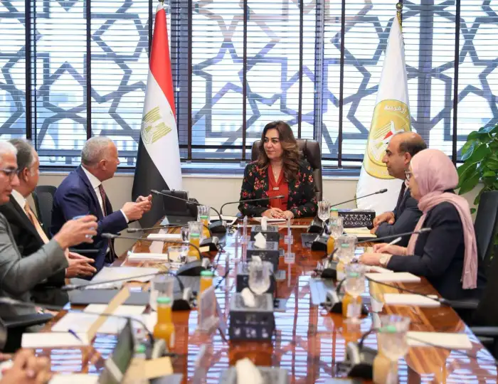 تقنيات جديدة لإدارة المخلفات.. مباحثات بين وزيرة التنمية المحلية والبيئة وعدد من المستثمرين