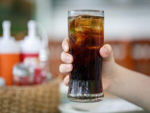 مخاطرها عالية.. أضرار مشروبات الصودا الدايت على صحتك