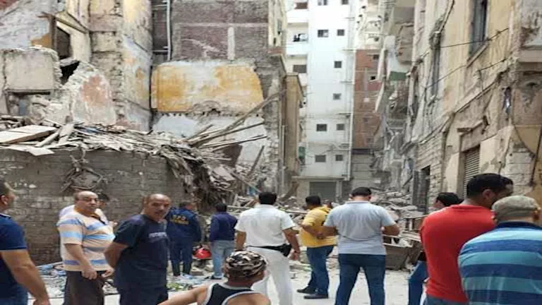 منذ قليل .. تشكيل لجنة هندسية لمعاينة عقار روض الفرج المنهار نتيجة الزلزال