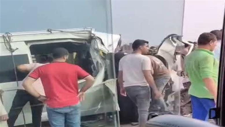 إصابة 12 شخصا في تصادم ميكروباص بأتوبيس بالطريق الإقليمي بالشرقية