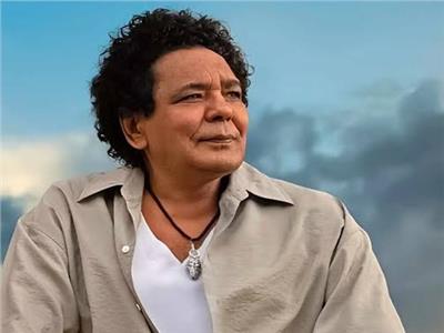 الكينج يعود بمفاجأة جديدة.. محمد منير يطرح «يسألوا عنك»