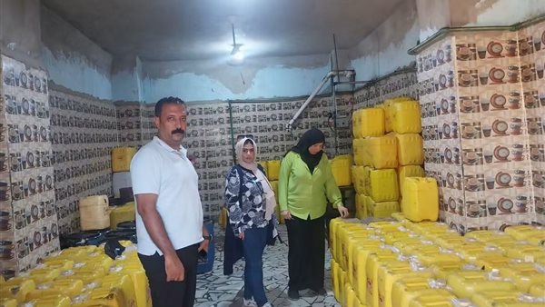 ضبط 60 طن زيت طعام مجهول المصدر داخل مصنع بالمنوفية