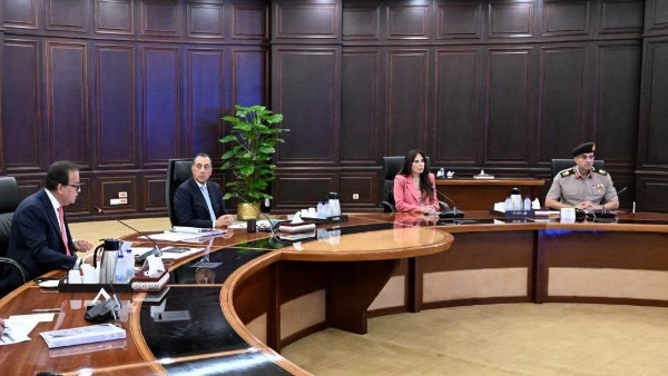 رئيس الوزراء يستعرض مقترح مشروعي المدينتين الطبيتين بالعاصمة الجديدة والعلمين