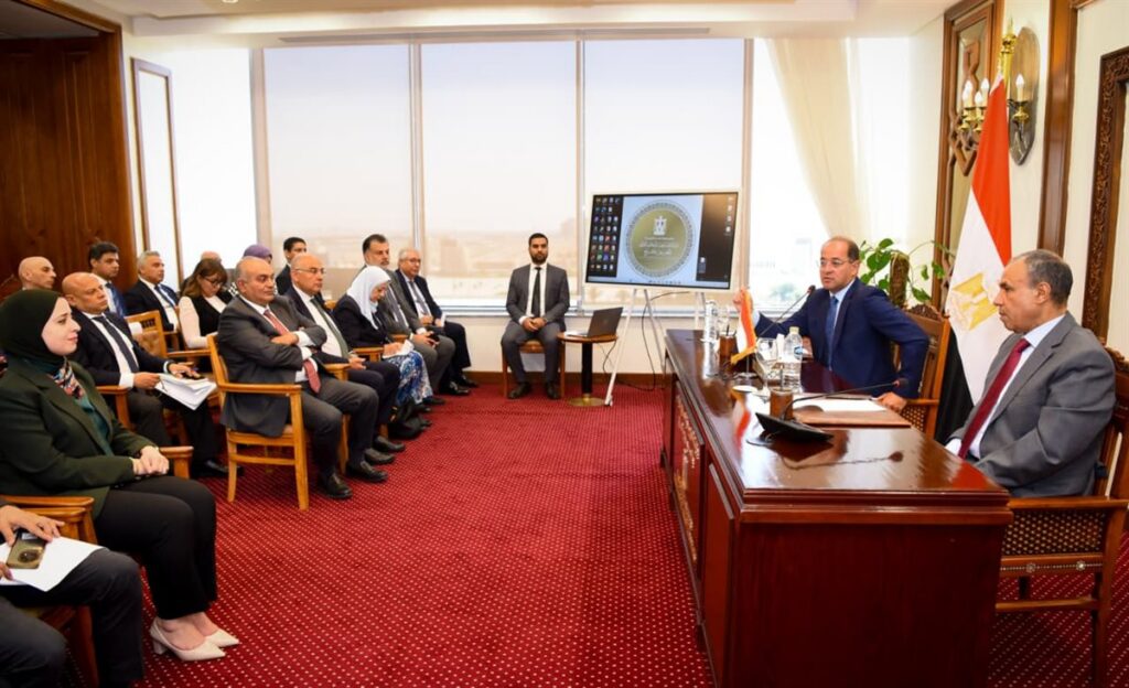 تحرك مصري للترويج للاقتصاد بالخارج.. تنسيق بين الخارجية والاستثمار لجذب رؤوس الأموال