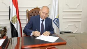 محافظ القاهرة يصدر حركة تنقلات وتكليفات جديدة بين عدد من القيادات التنفيذية ورؤساء الأحياء