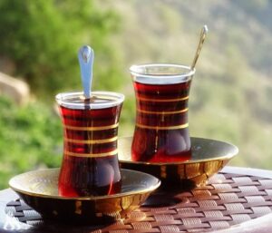أفضل توقيت لشرب الشاي دون أضرار.. تعرف على الوقت المناسب