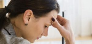 تأثير الصحة النفسية على الجسد.. كيف يظهر الضغط النفسي في صورة أعراض جسدية؟